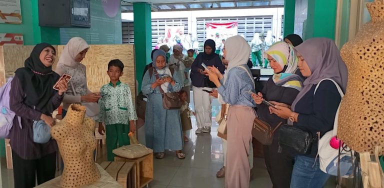 Tim Dosen Itenas Pamerkan Produk Inovatif dari Bonggol Jagung sebagai Output Riset Inklusif Nasional