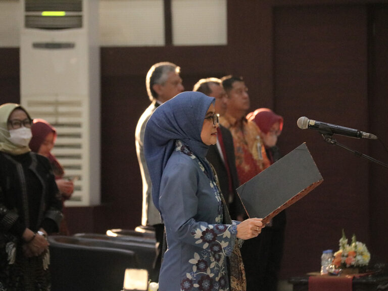 Prof. Meilinda Nurbanasari Kembali Dilantik sebagai Rektor Itenas untuk Periode 2025-2030