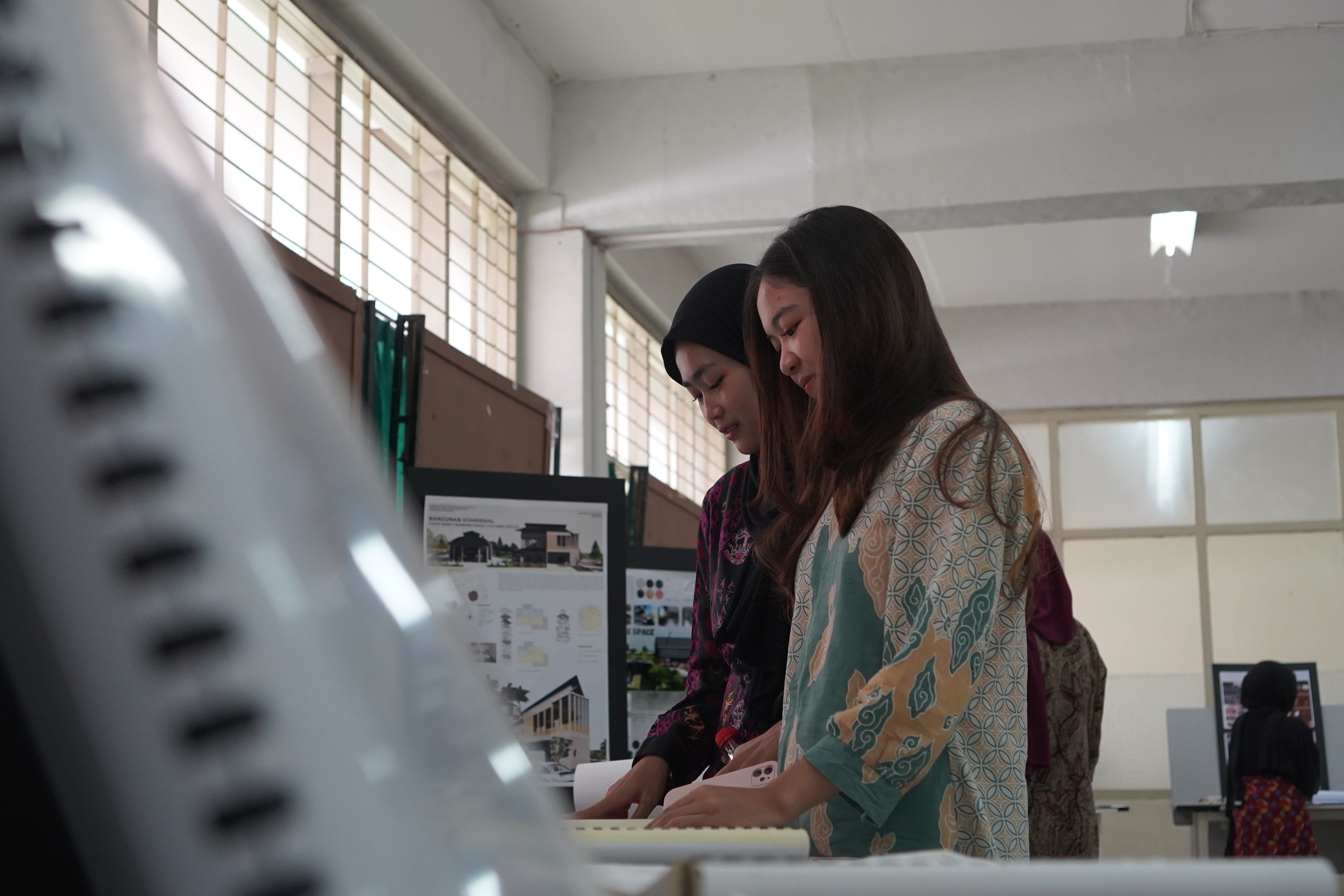 Usung Semangat “All The Works, One Space”, Prodi Arsitektur Itenas Gelar Pameran “Draft to Display” sebagai Apresiasi Karya Mahasiswa