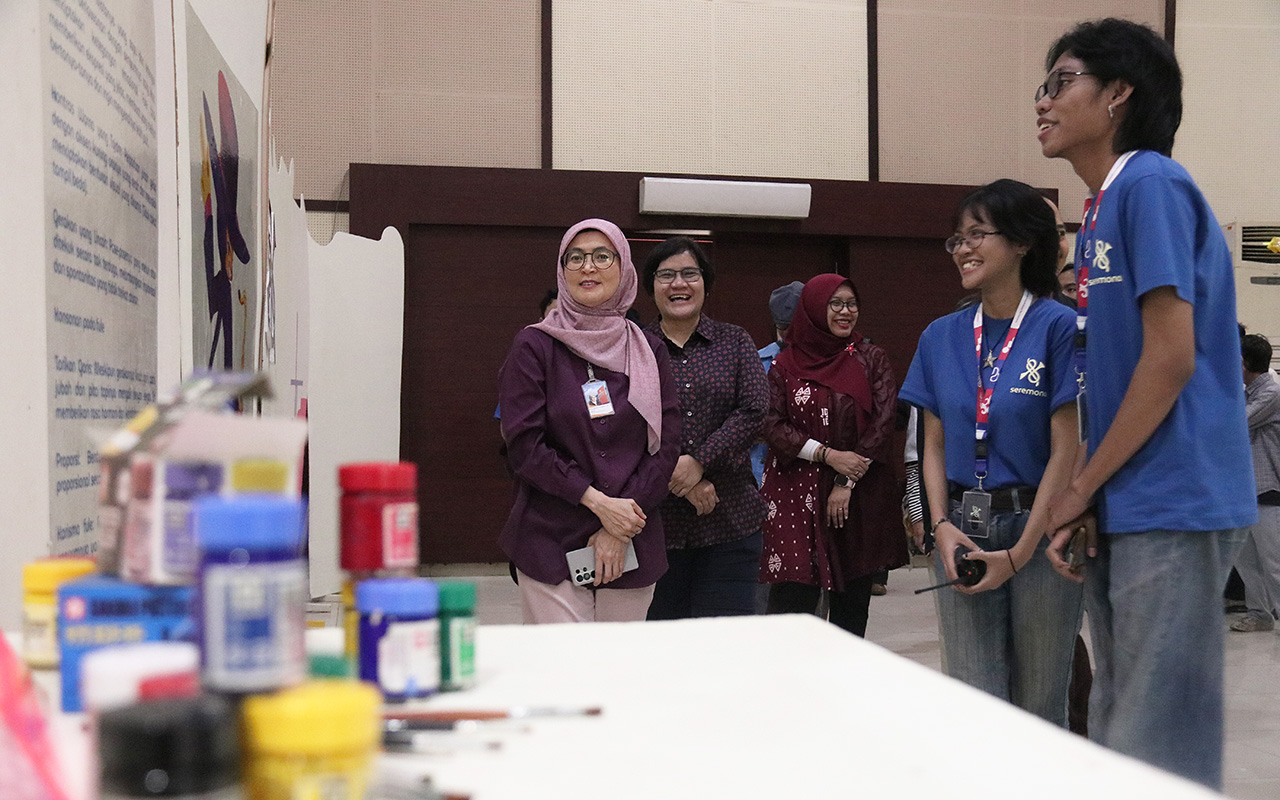 Pameran Pendidikan Dasar DKV Itenas Angkatan 2024 “Seremona” Tampilkan Kreativitas dan Proses Pembelajaran Mahasiswa