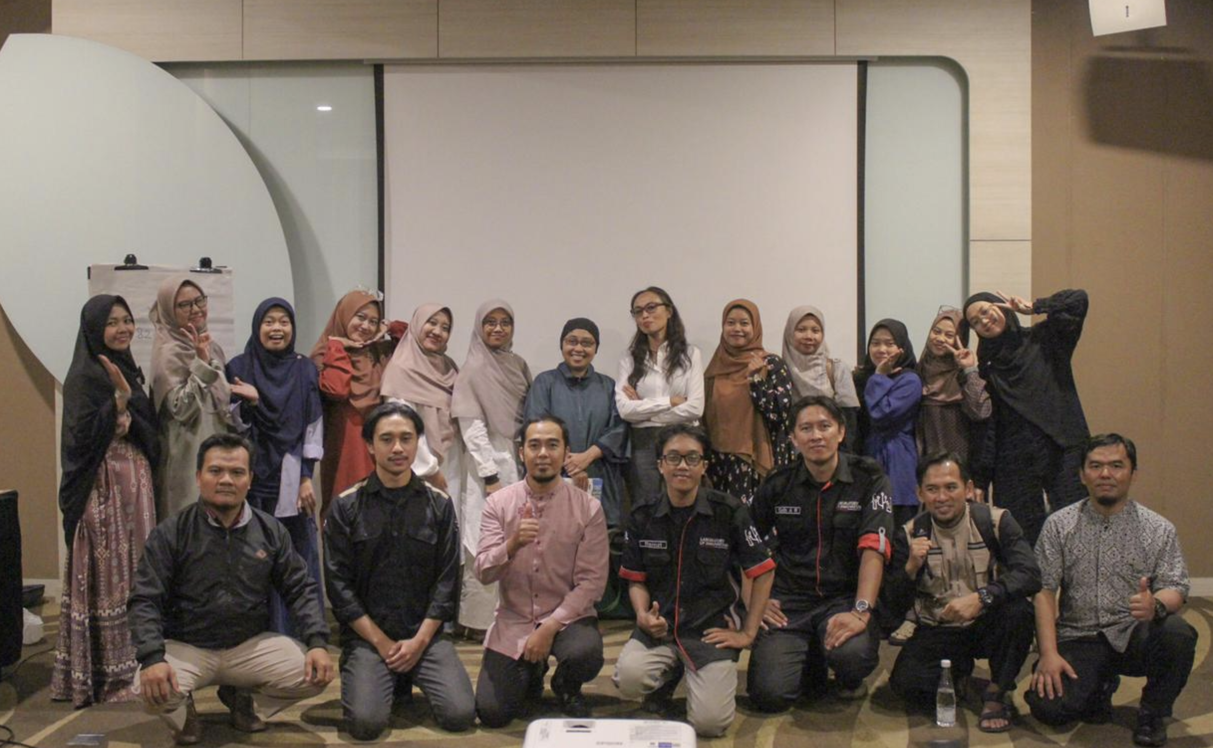 Pembelajaran Inovatif dengan AR dan VR: Tim Itenas Hadirkan Teknologi untuk SDIT Daarul Jihad