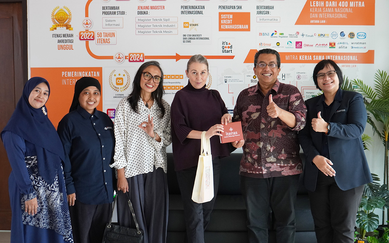 Berita Building Creative Bridges: Itenas Bandung DKV and Ostfalia University Germany Initiate Global Collaboration