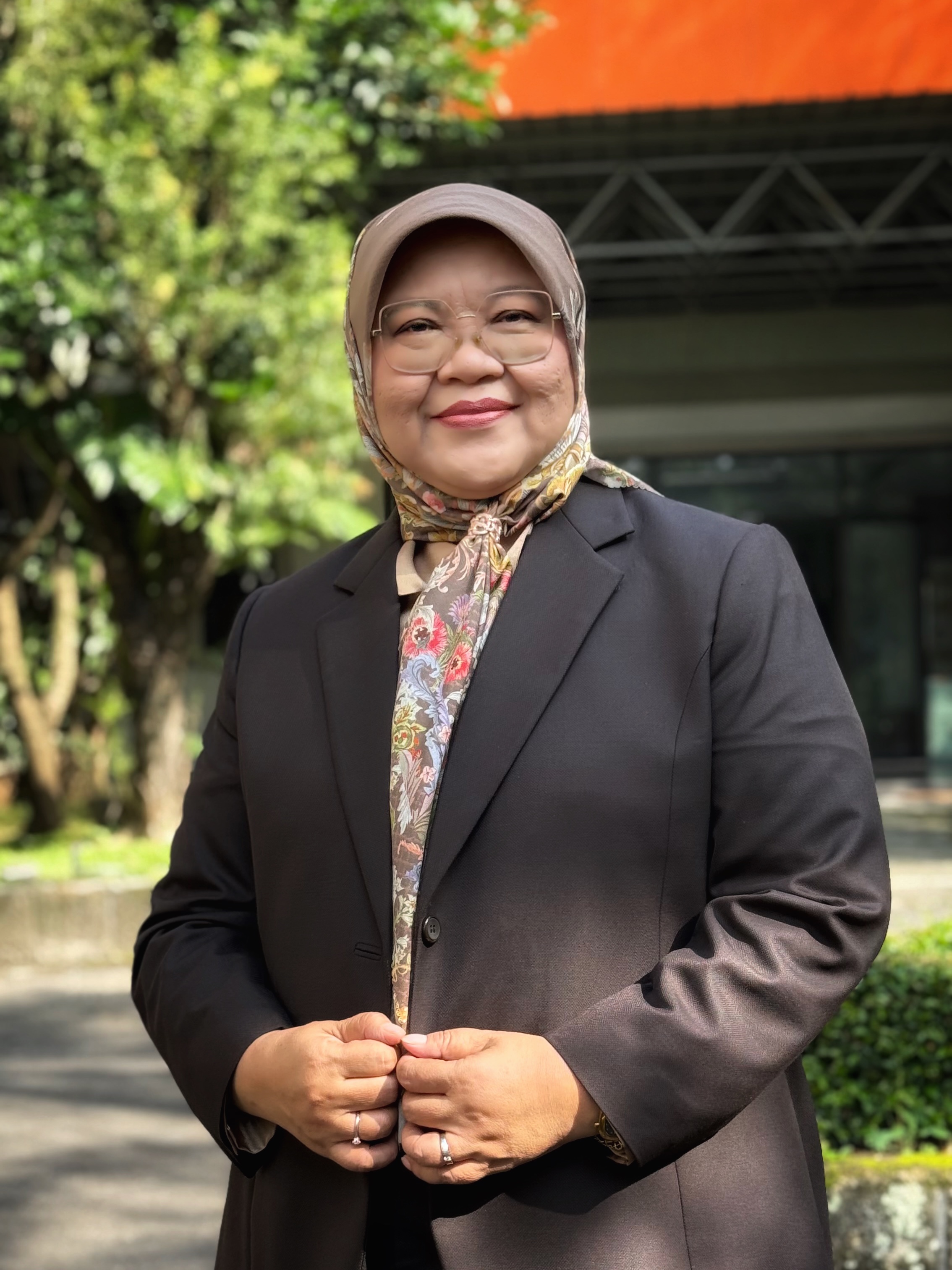 Staf Institut Teknologi Nasional Bandung Program Studi  - Dr.Ir.,              DEWI KANIA SARI M.T.