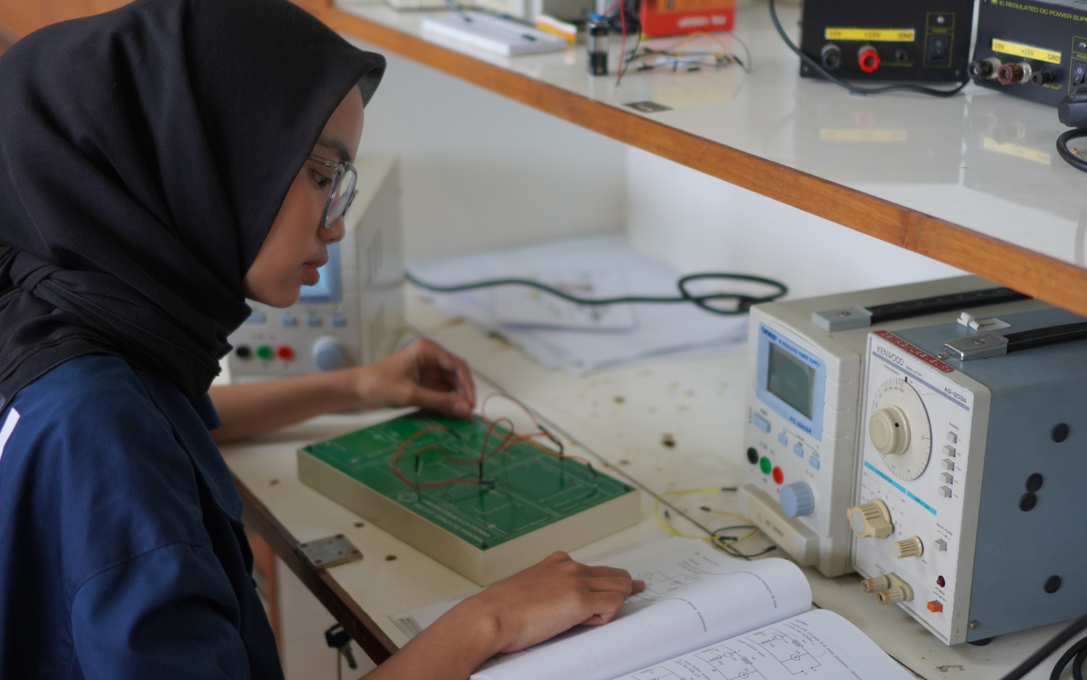 Lab. Teknik Elektronika