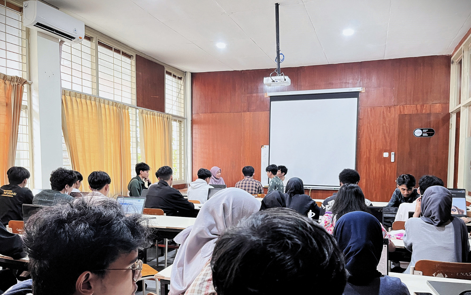 Ruang Kelas Multimedia