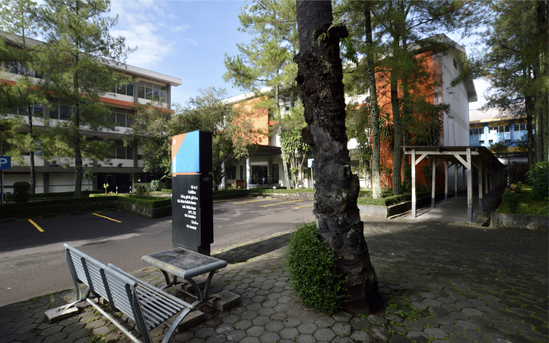 Area Komunal Gedung Fakultas Itenas