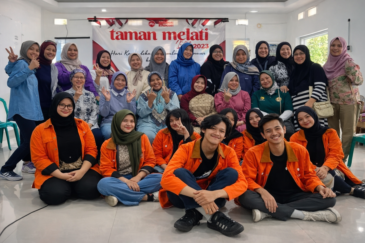 PELATIHAN DAN SHARING KNOWLEDGE RECYCLING TUTUP BOTOL PLASTIK MENJADI BAHAN BAKU INTERIOR "ECO PLANK" - Institut Teknologi Nasional Bandung